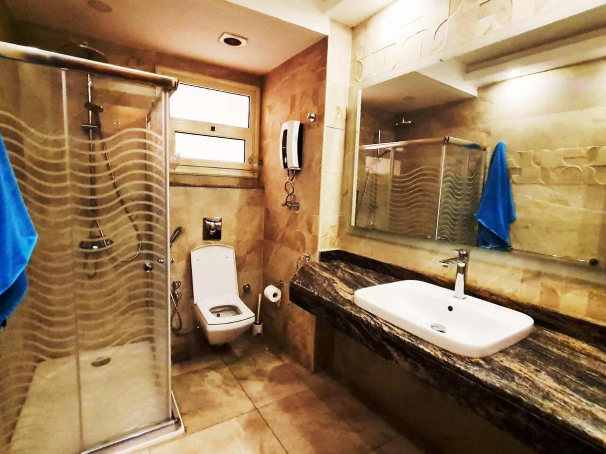 Spacious Executive Luxury With Balcony Apartment